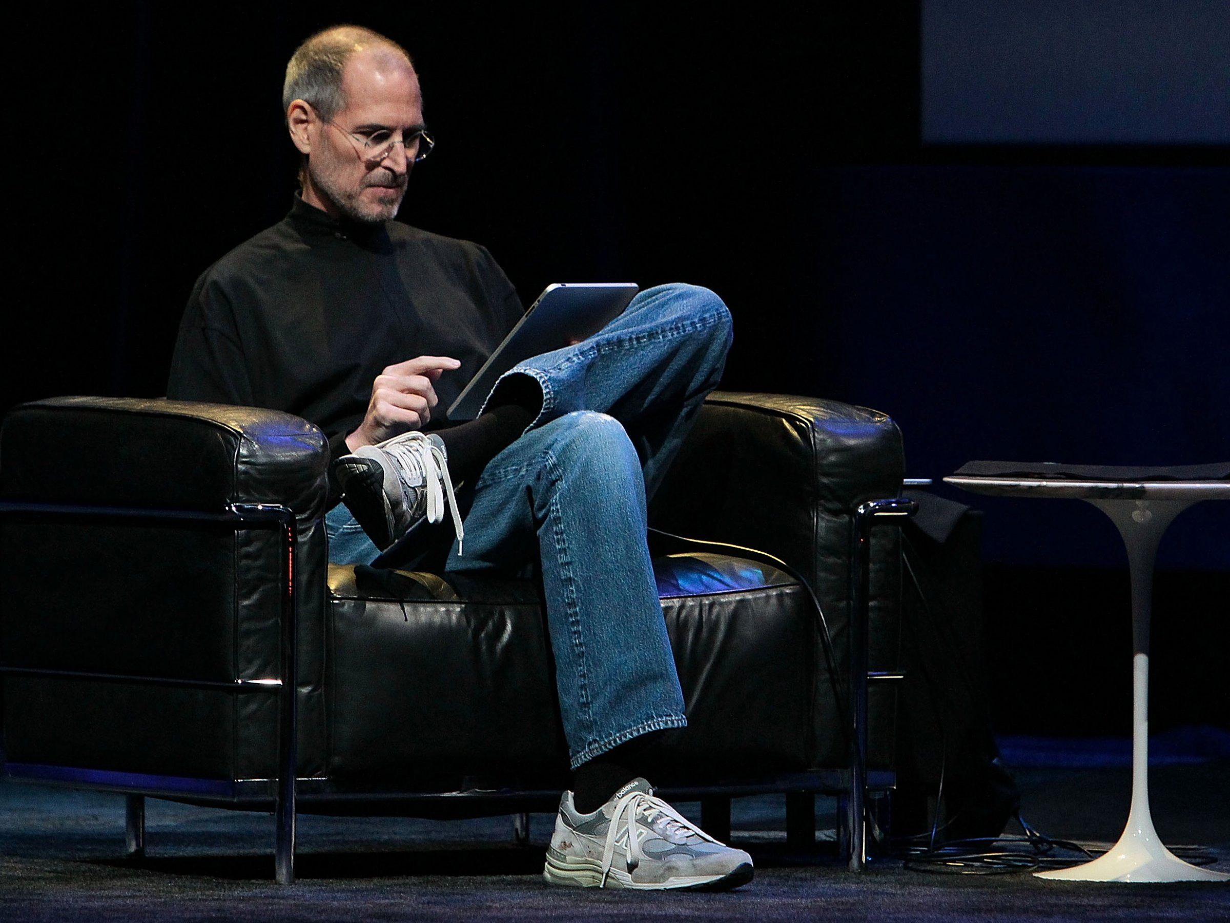 Apple CEO Steve Jobs demonstrates the iPad in 2010. (Photo Credit: Justin Sullivan / Getty Images)